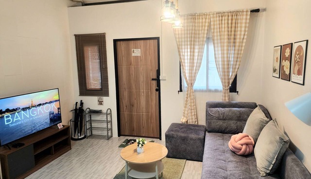 2BR 3-Story Home, Walk to BTS and Sathorn Pier, Free Netflix in Bangkok