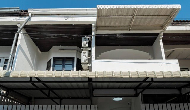 3-bedroom townhome in delightful Pattaya City with AC