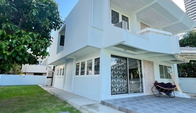 5 beds 452sqm. Private garden Pet friendly angle with CCTV
