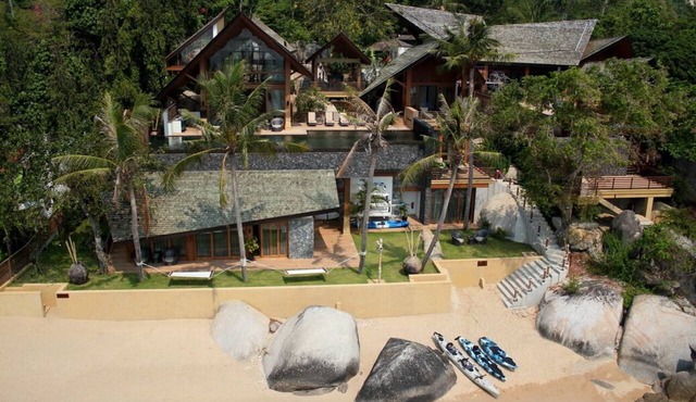 5BR Luxury Beachfront Villa | Lamai