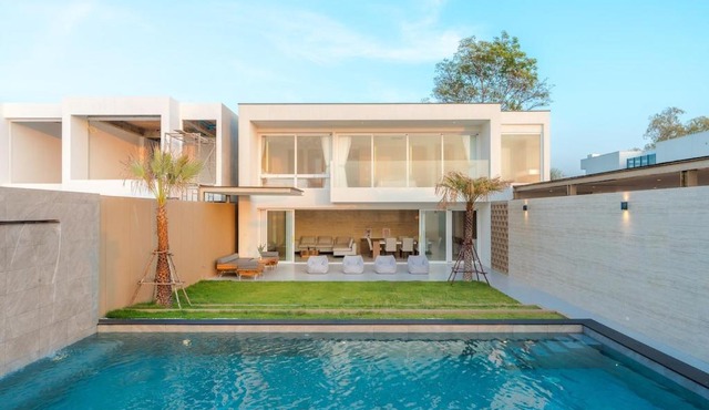 9910 stay pool villa Cha-am พูลวิลล่าติดทะเล บ้านติดทะเล ชะอำ in Ban Bo Yai