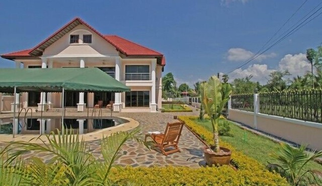 A fantastic calm big house with a great lakeview!