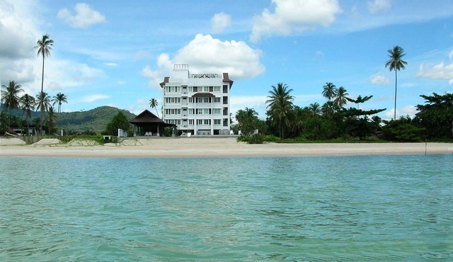 Apartment right on the beach in southern Thailand
