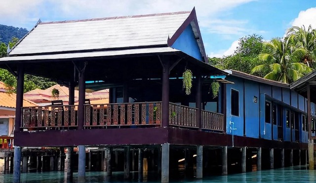 Aquablue Villa - Private Overwater 3BR Villa - Sea View in Ko Lanta