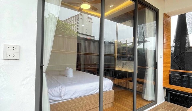 Ashi Poshtel