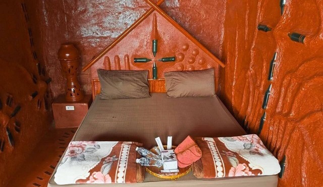 Authentic Akha Mudhouse — Mountain View Retreat in Mae Salong บ้านดินอาข่า in Tambon Pa Tueng