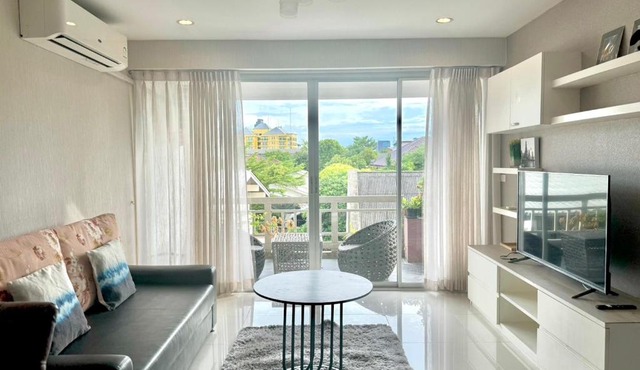 Baan Sabai Rama IV Apartment in Bangkok
