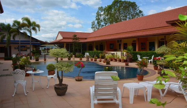 Baan Sabaijai Resort