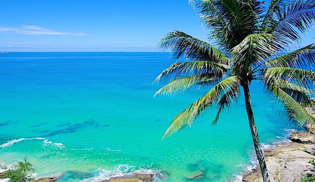 Beachfront 3br Luxe plunge Pool On Naithon Beach