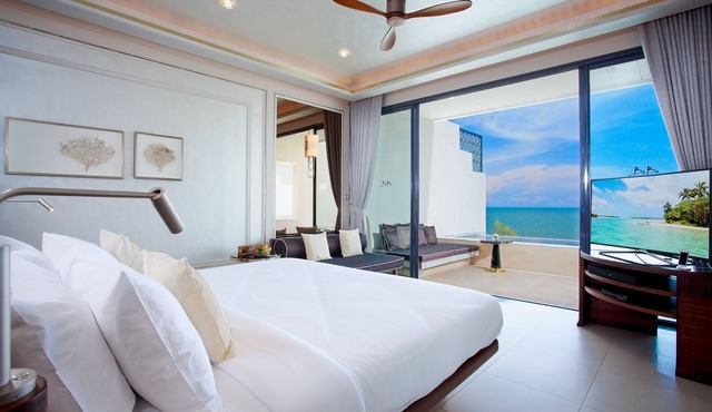 Beachfront Pool Suite