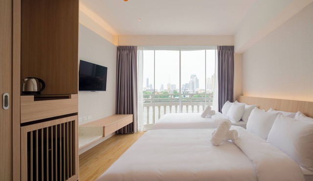 BEAT. Warii Hostel at Chaophraya River