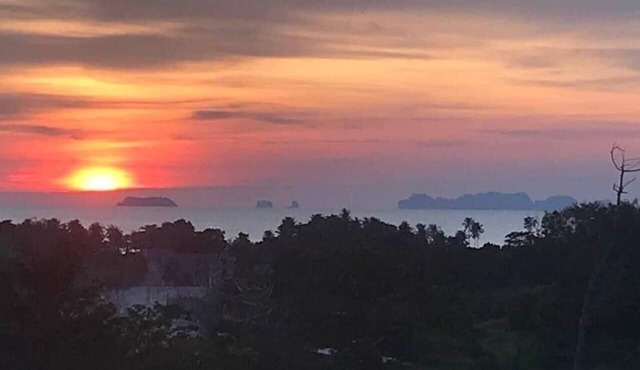 Beautiful Bohemian Cottage with Amazing Sea Views in ตำบล ศาลาด่าน