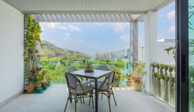 Beautiful top floor penthouse lovely sea views, a peaceful & quiet development in Pa Tong