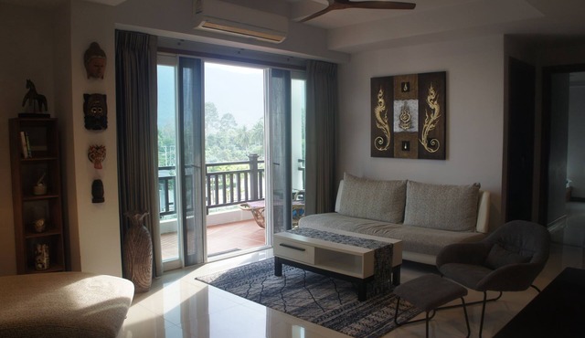 Beautifully furnished 1-bedroom condo on the beach with sea & mountain views