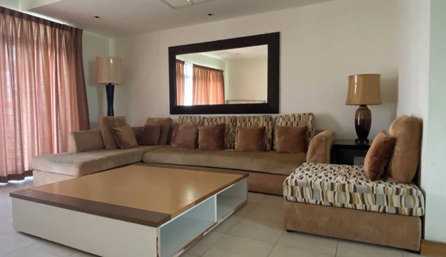 Blue Lagoon condo ,Huahin, Spacious with gigantic pool