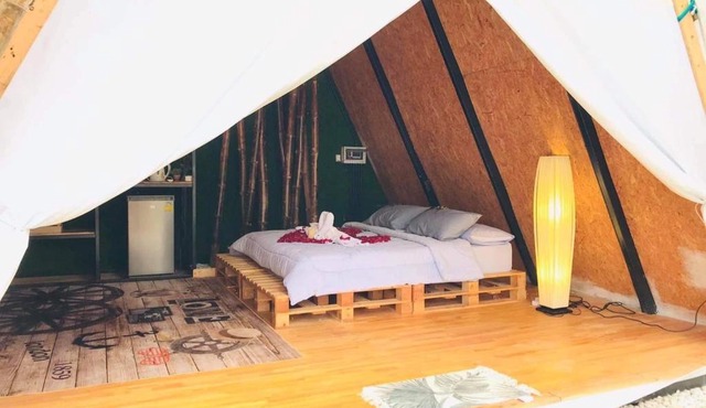 Bridge Hill Cafe Glamping