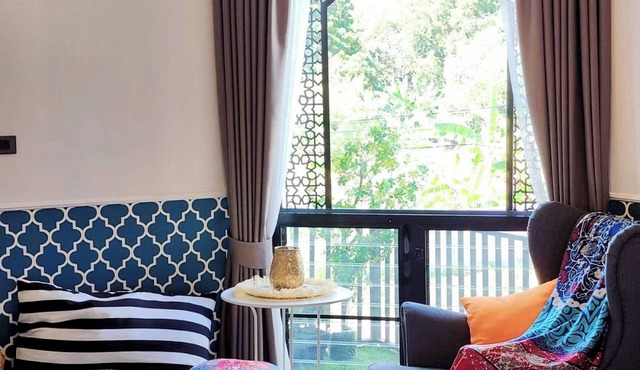Capital O 75422 Million Pillows