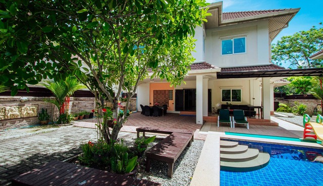 Captivating 3-Bed Villa in Muang Pattaya