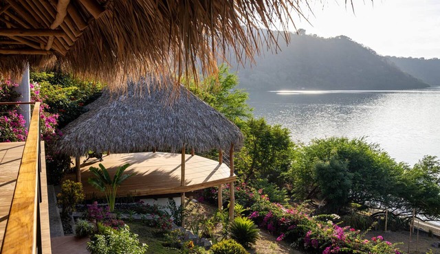 Casa del Alma: Laguna Villa with Infinity Pool and Dock in La Laguna Número 1