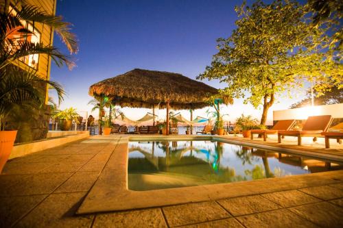 Casa la barra surf resort in Miramar