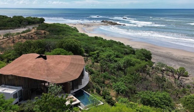 Casa Manta Ray, Unique Oceanfront home! in Playa Huehuete