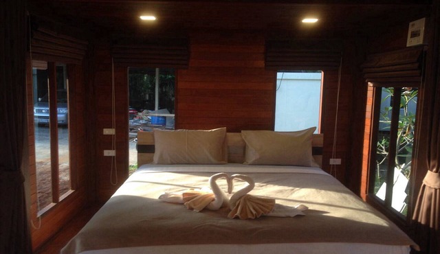 Check In & Chill Out Laem Sok Pier
