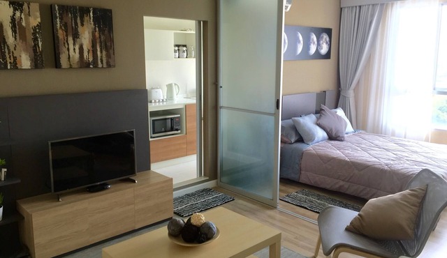 Close to Suvarnabhumi Airport, Spacious modern studio with wifi, IPTV, Coffee