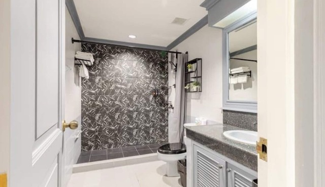 Cozy 2BR Apt in Central Bangkok 5 mins BTS 110 SQM