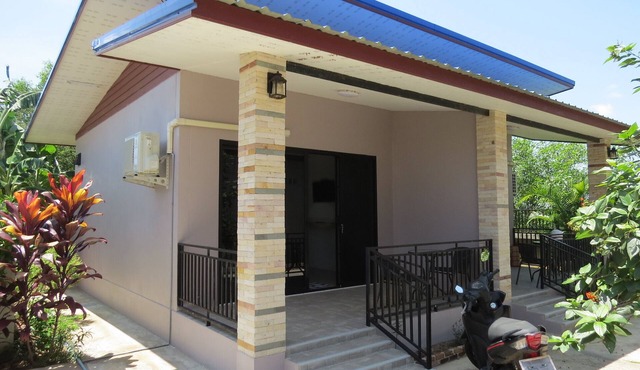 Cozy Deluxe Rooms between Buriram and Surin! Lovely scenery and drinks! Isaan! in Krasang