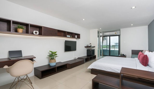De Botan Srinakarin Hotel & Residence