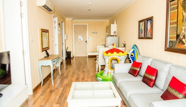 E608 Spacious 3-bedroom apartment with Playground near Beach in Tambon Nong Kae