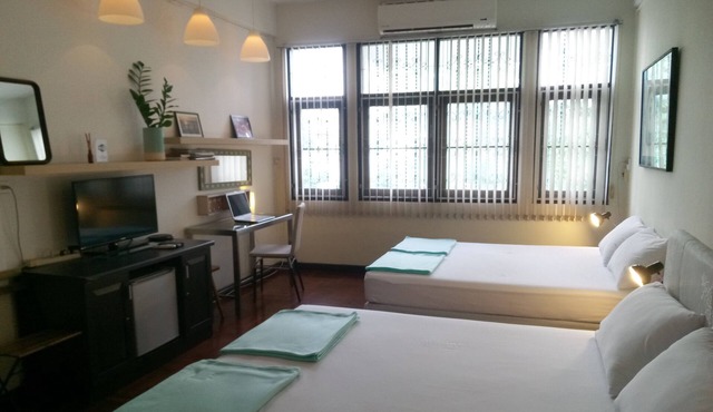 Entire townhouse for 10 in Chatuchak area near Lat Phrao Subway Station