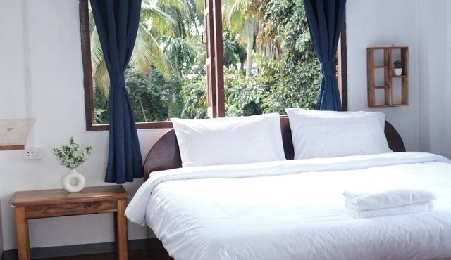 Fabulous 9-bedroom hotel with AC in charming Houayxay in Houayxay