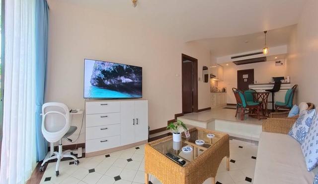 Fantastic apartment with AC and great pool in Kalim Patong by the Sea in Tambon Patong