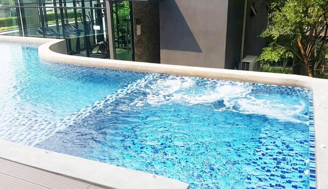 Fully furnished+wify & pool /Easy commute downtown by train in Bangna