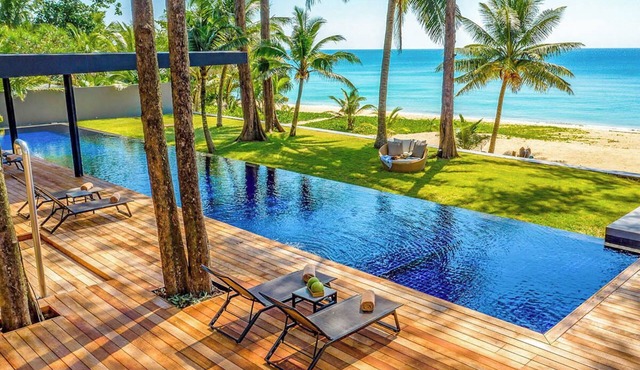 Grand Villa Noi - Five Bedroom Villa, Sleeps 10 in Tambon Khok Kloi