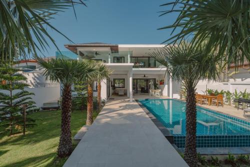 Happy Family Villa 3 -New 7 bedrooms Private Pool Villa South Phuket near beautiful beaches in Rawai Beach