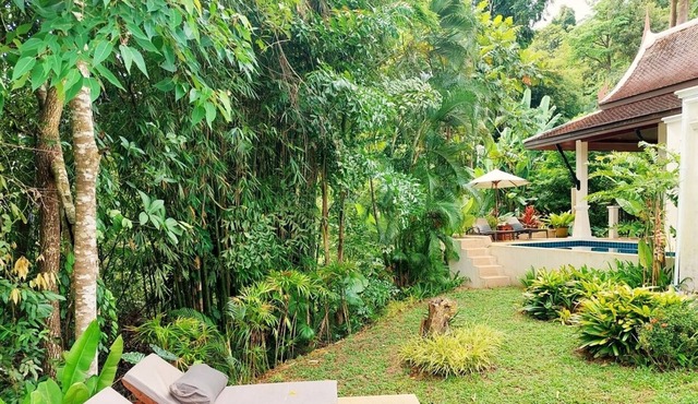 Hide away deluxe jungle bungalow, private pool, free WIFI