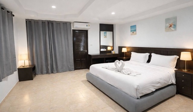 Hill Side Hotel in Patong