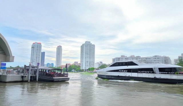 Holiday Inn Express and Suites Bangkok Central Pier by IHG