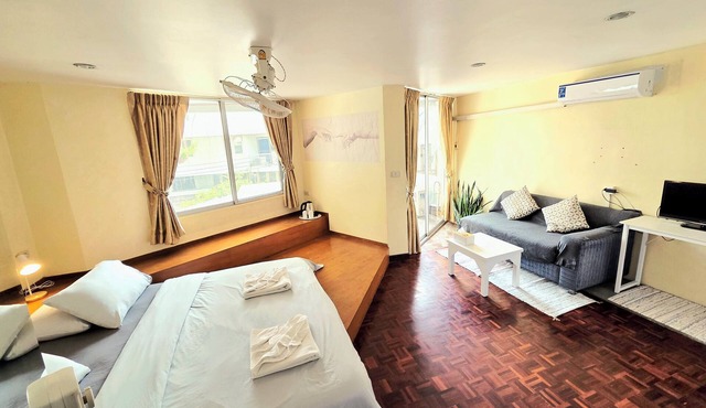 Home16 Hostel 16 in Bangkok