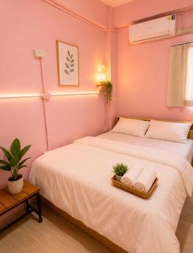 Hostel In The City in Pom Prap