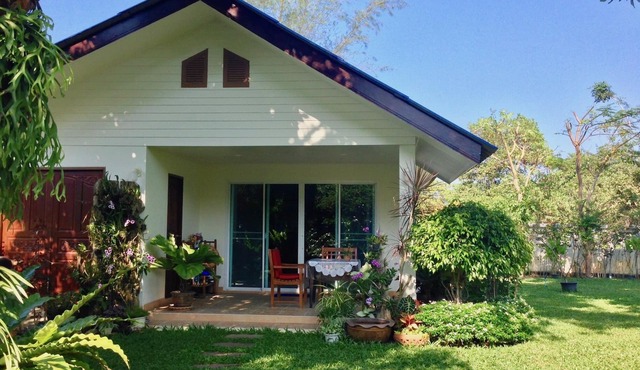 House and pool facing the ocean, golf 2 km away, breakfast and cleaning included