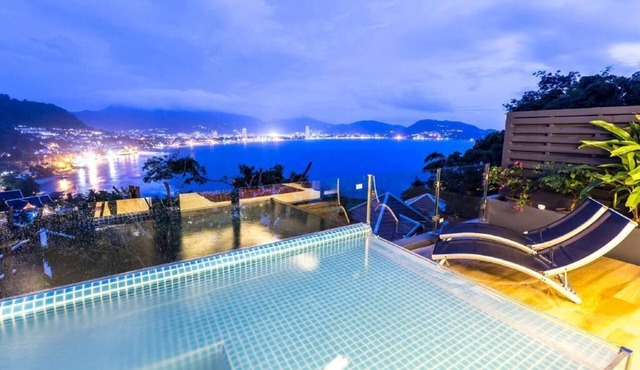 Indochine Sky Suites with Balcony (010)