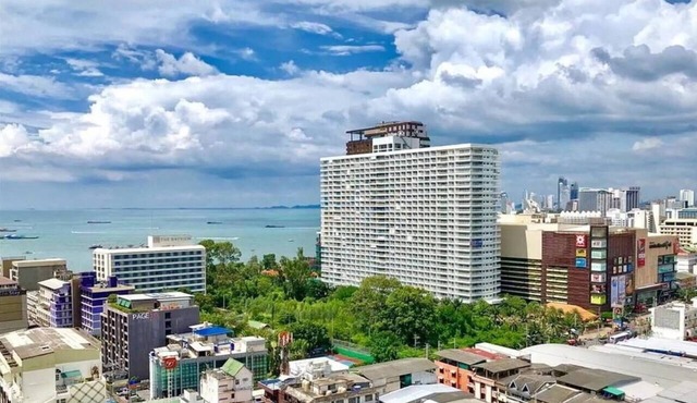 Japanese Styled Condo in the Heart of Pattaya next to Pattaya Beach.