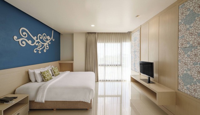 Jolly Suites Petkasem