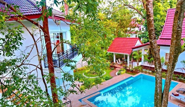 K Chang 6BR, 7 BA w/pool and seaview roof terrace