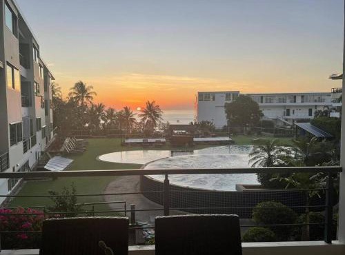 Karon Beach Large 2 bedrooms & living room Seaview apartment in Karon Beach