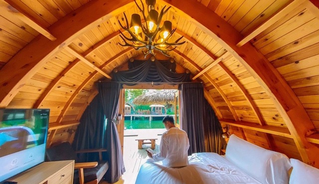 Khum Damnoen Resort