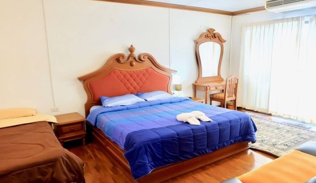 Large 1BR Condo 2Beds 4ppl @Hillside 4
